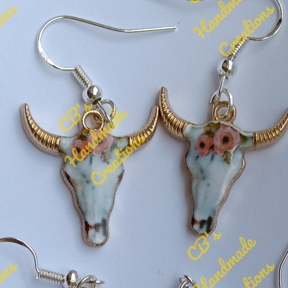 Cow Head Earrings - Picture 2 of 4